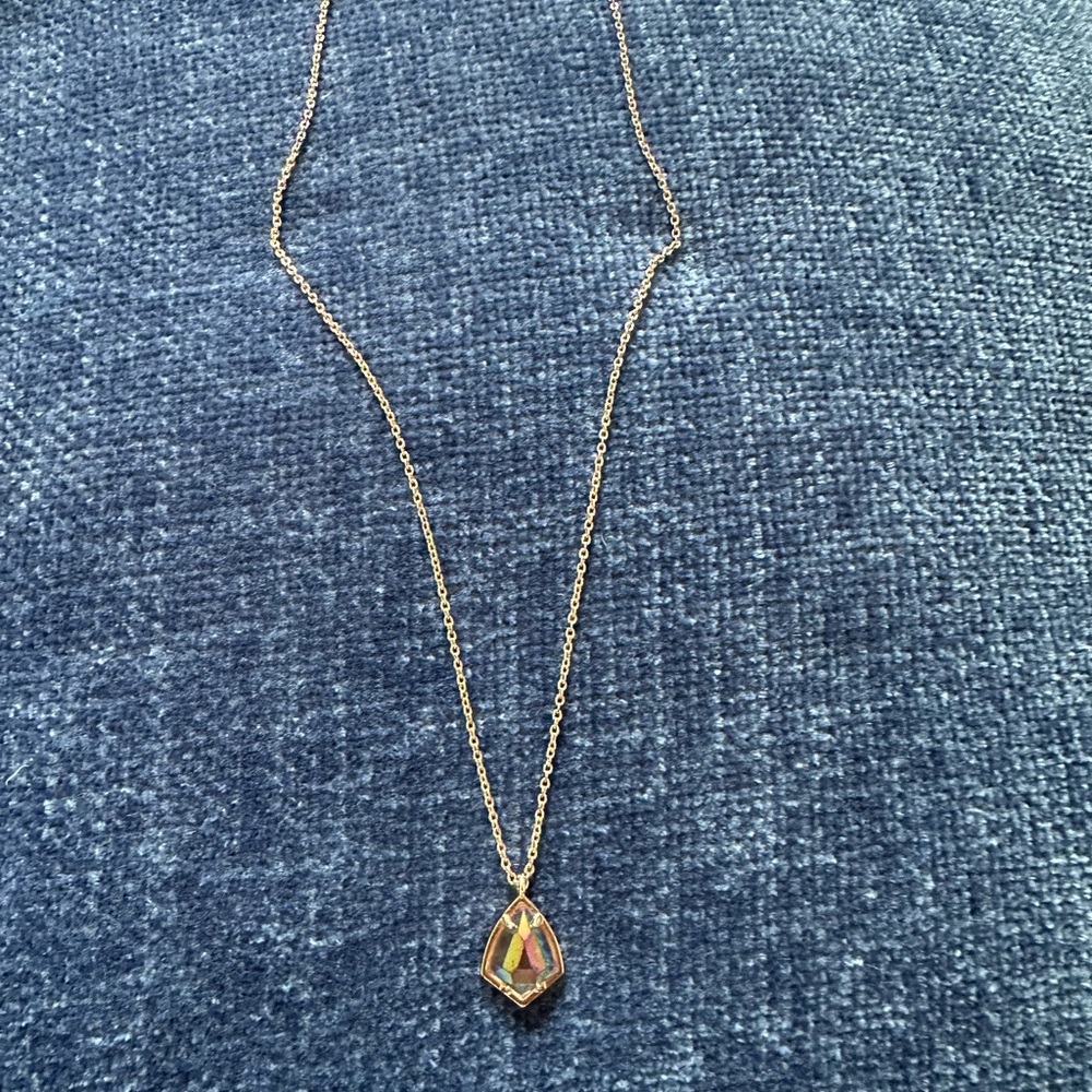 Kendra Scott Elegant Gold Pendant Necklace